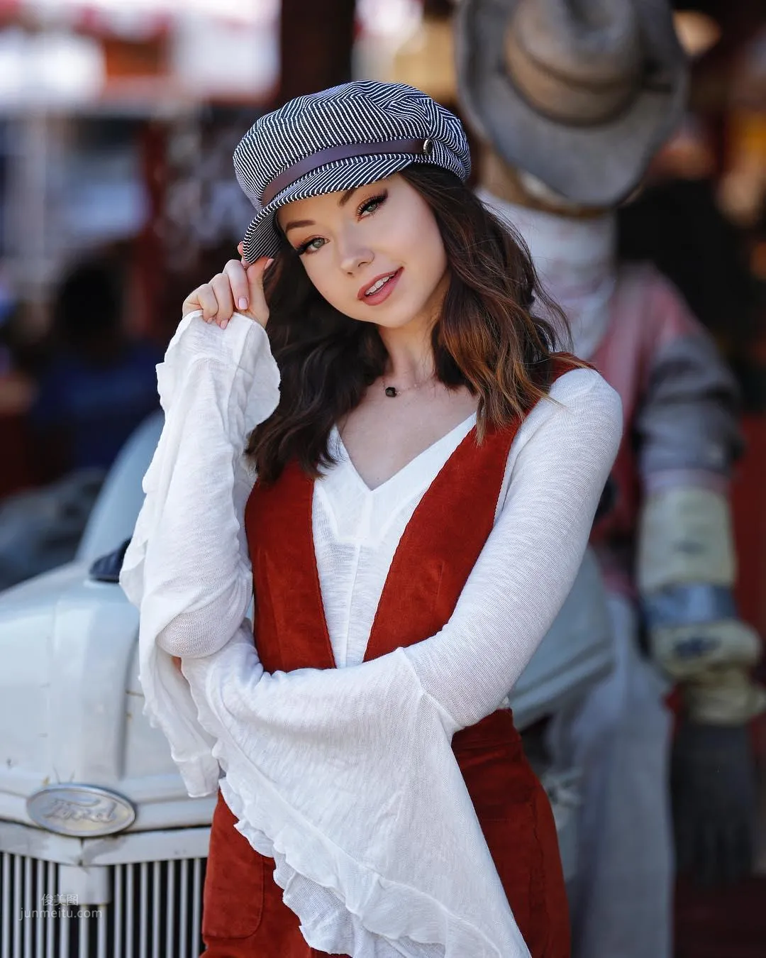 Meredith Foster- 美妝達人私房照 16