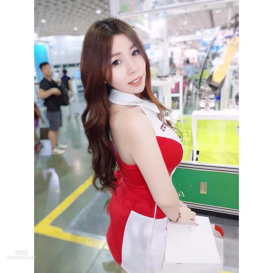 Cai Youyou, Long-Legged Beauty Live Streamer photo 11