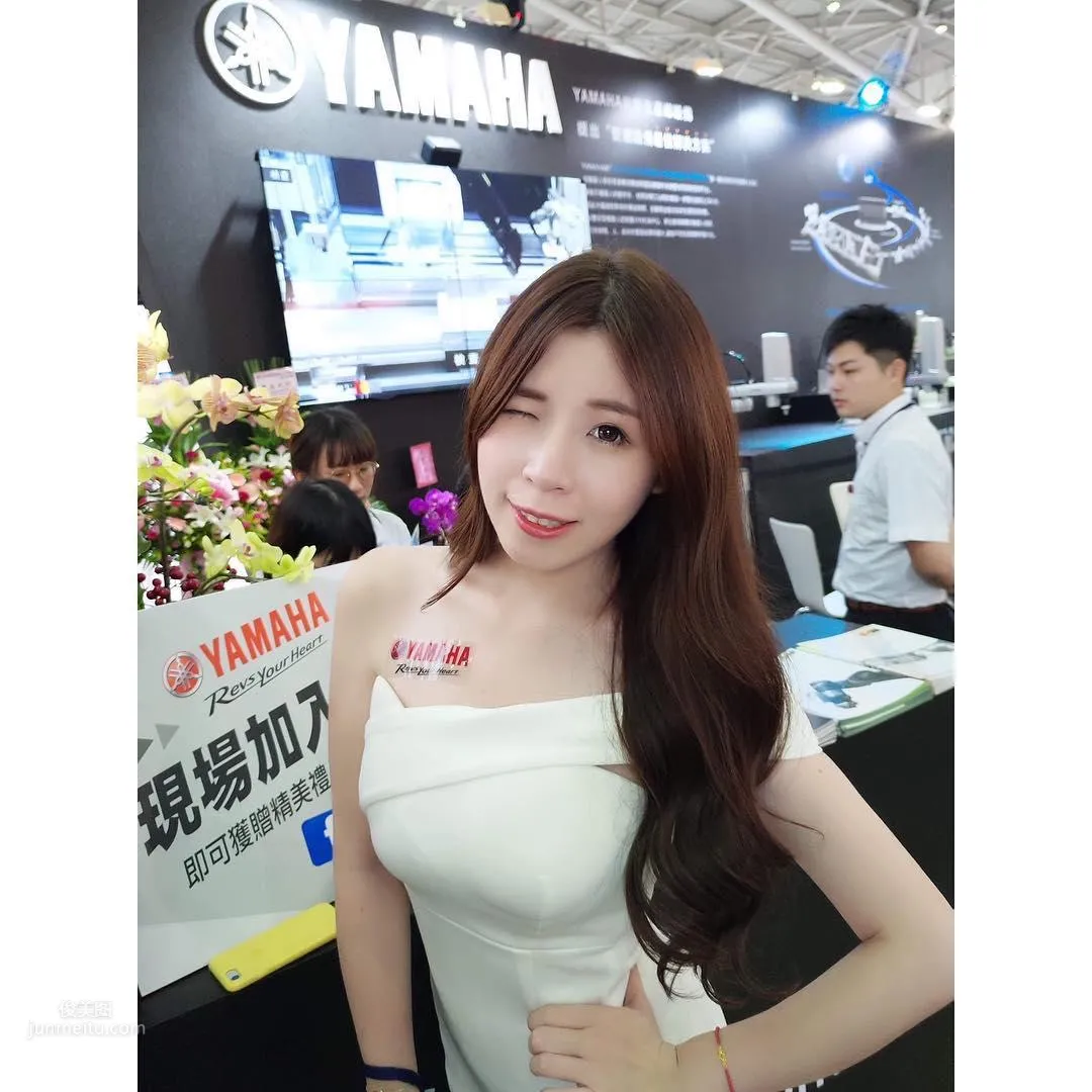 Cai Youyou, Long-Legged Beauty Live Streamer photo 7