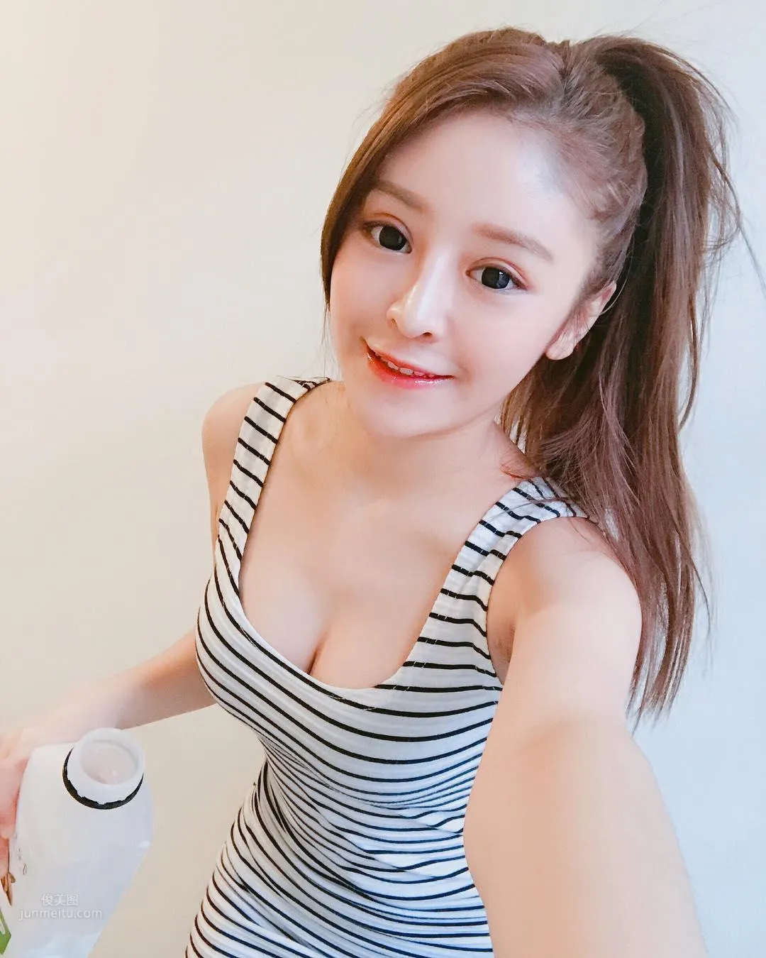 Xie Youxin - Super Sweet and Cute Girl Stunning Debut photo 27