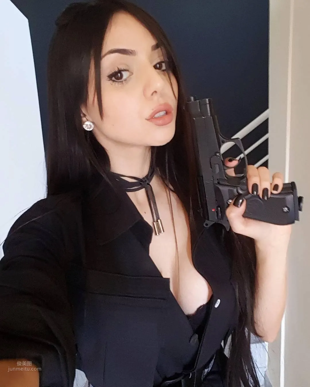 Nyvi Estephan - Brazilian Hot Esports Host photo 18
