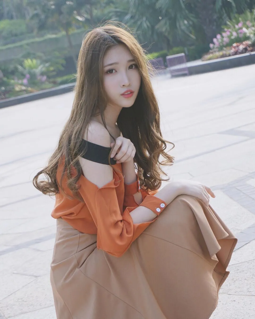 大馬正妹Fedora Ng，修長美腿低胸超迷人 3