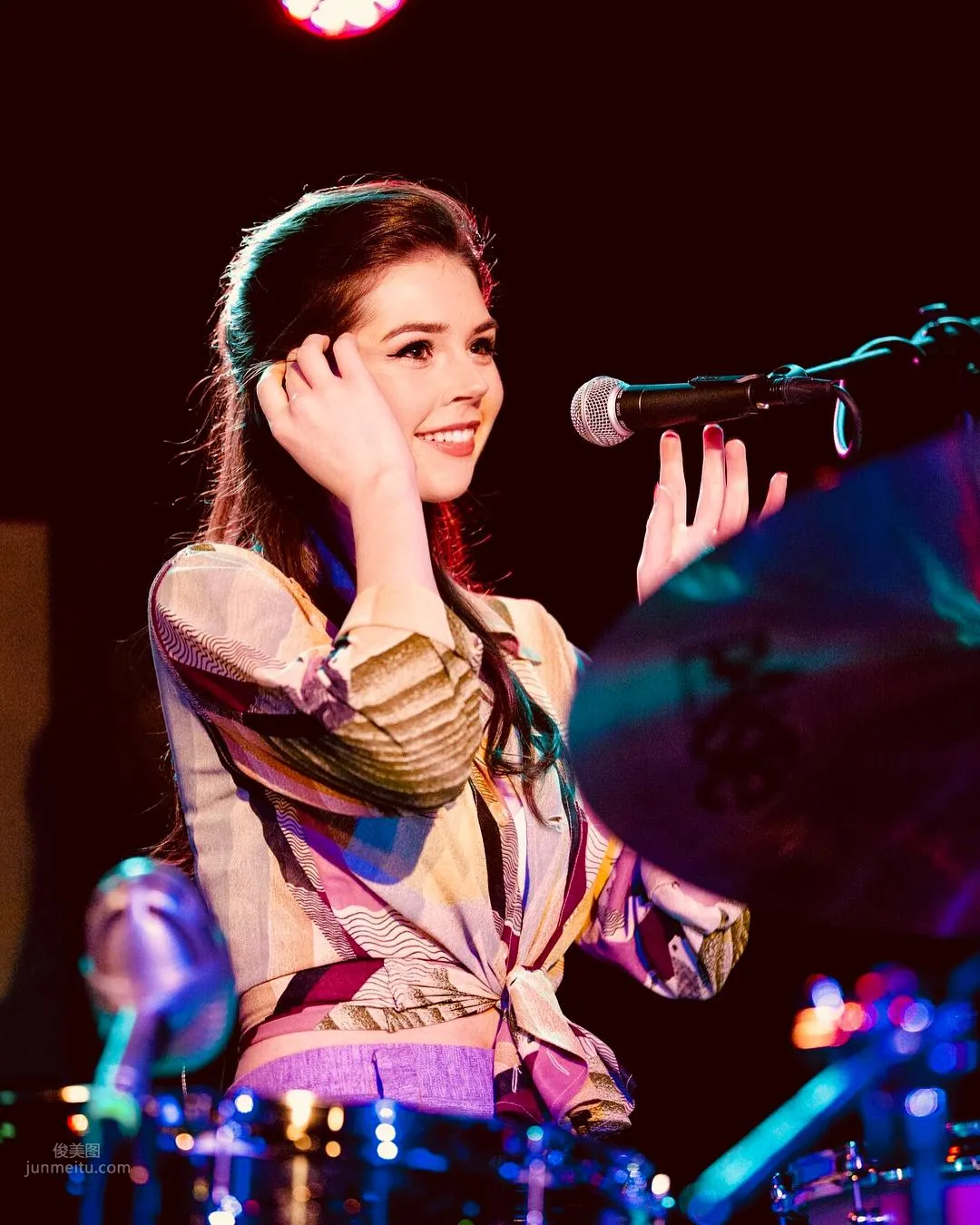 Elise Trouw - All-Around Beautiful Singer Also Has Good Looks photo 17