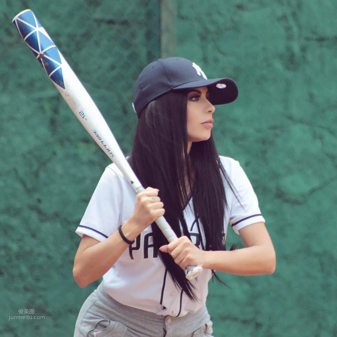Jimena Sanchez- 強棒出擊！體育主播「豪胸豐臀」太搶鏡 28