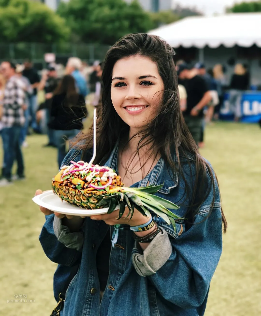 Elise Trouw - All-Around Beautiful Singer Also Has Good Looks photo 7