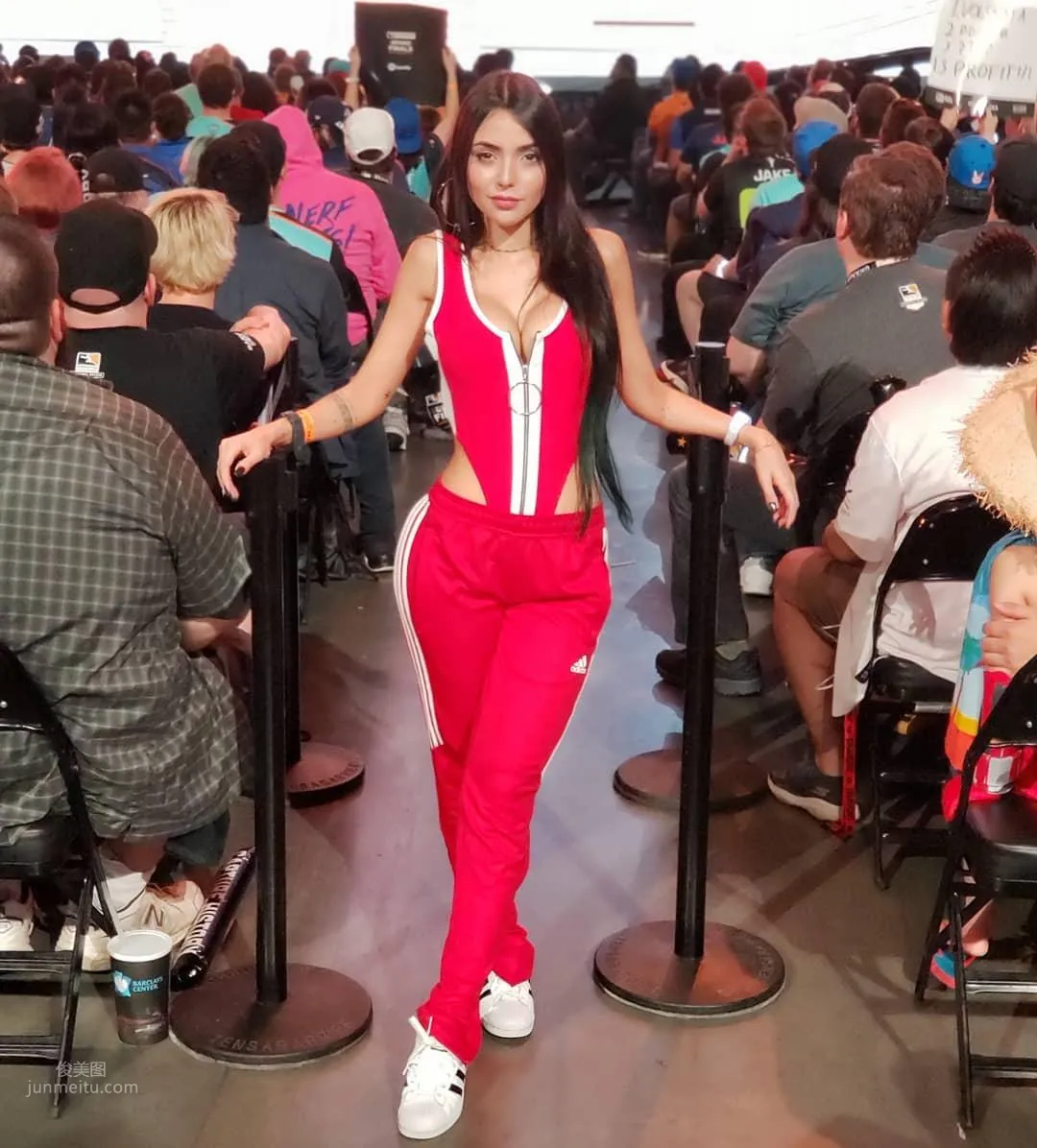 Nyvi Estephan - Brazilian Hot Esports Host photo 28