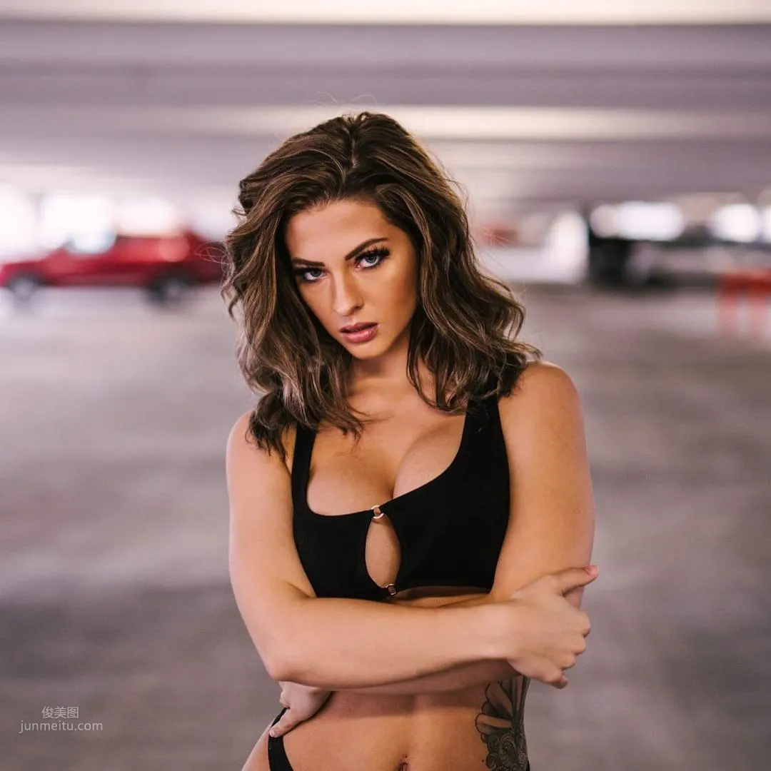 Ashley Resch: Model photo 28