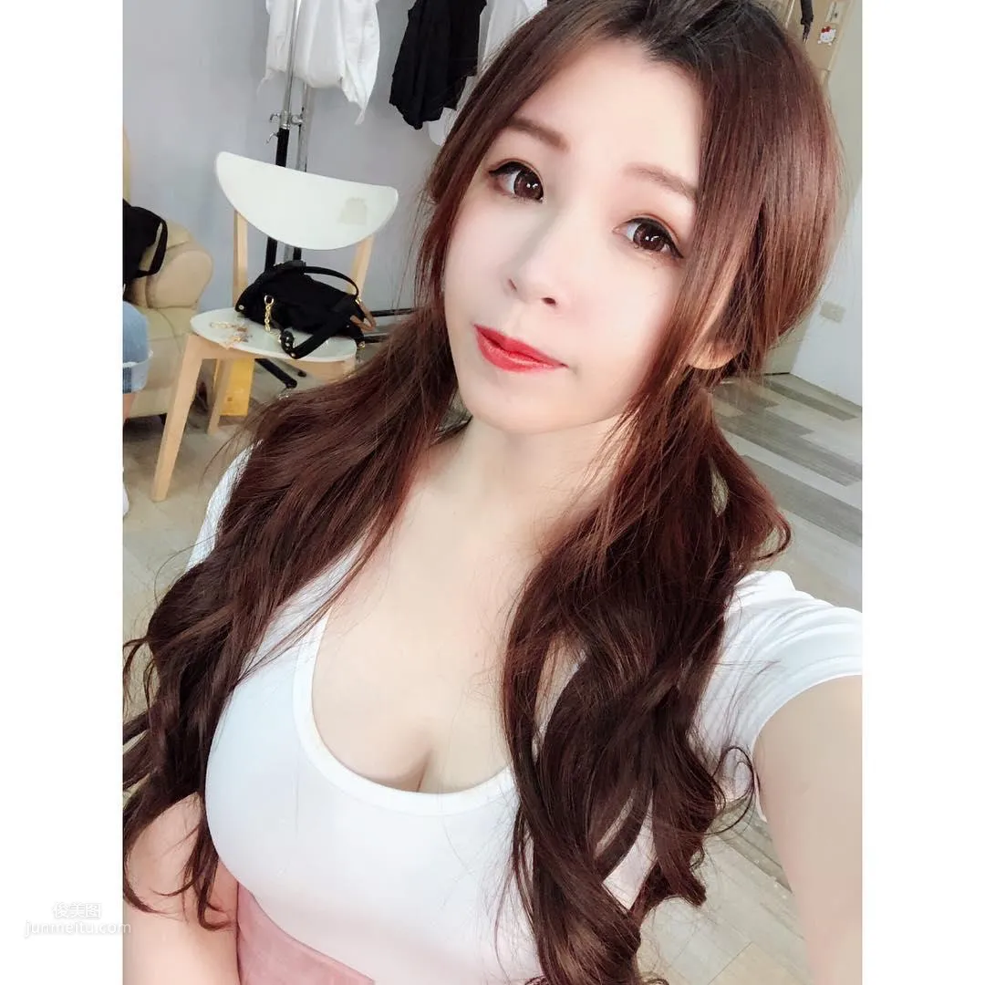 Cai Youyou, Long-Legged Beauty Live Streamer photo 12