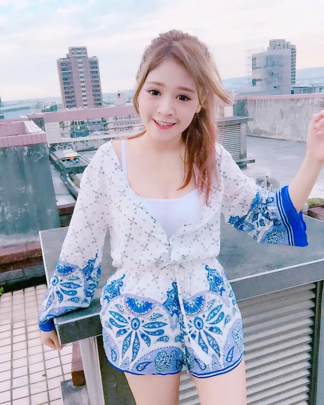 Xie Youxin - Super Sweet and Cute Girl Stunning Debut photo 9