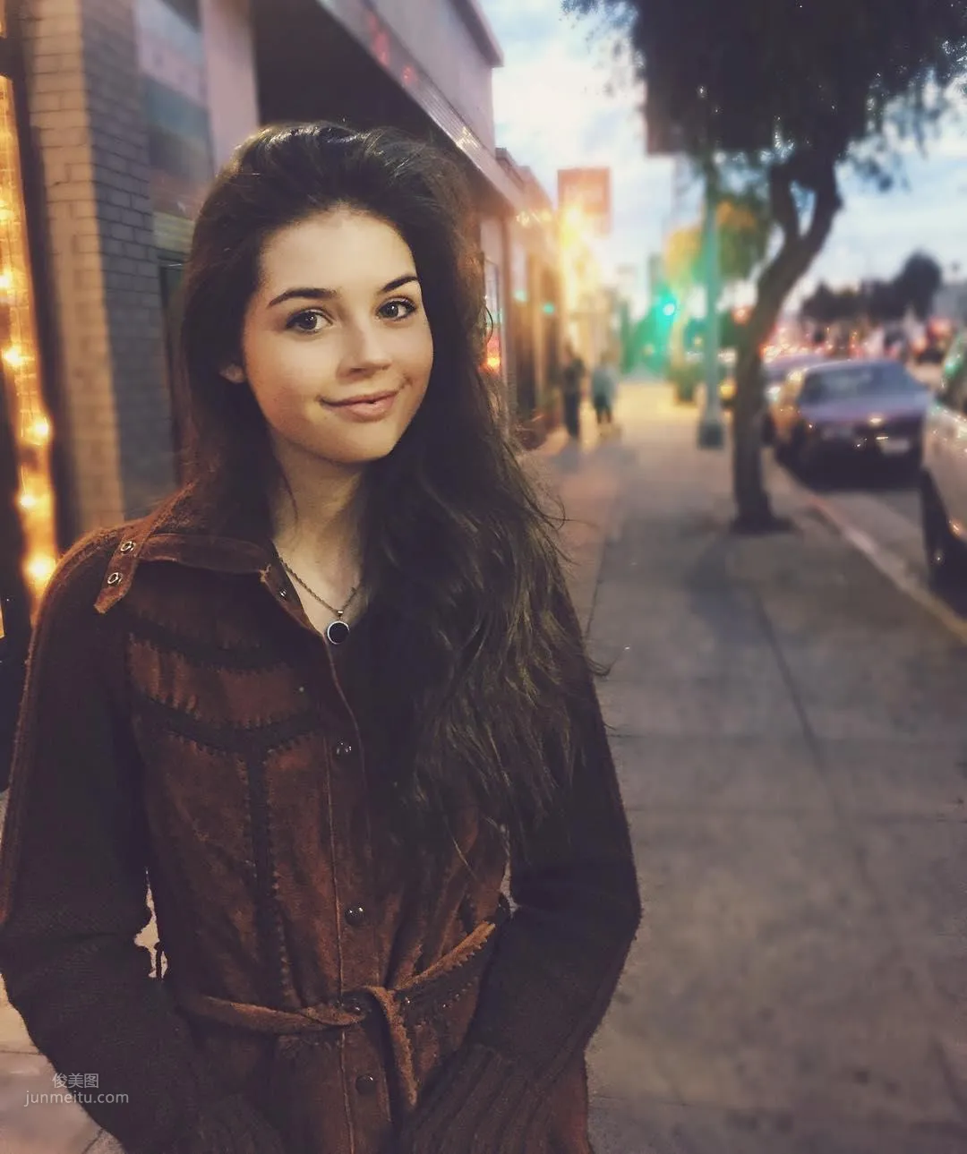 Elise Trouw - All-Around Beautiful Singer Also Has Good Looks photo 2