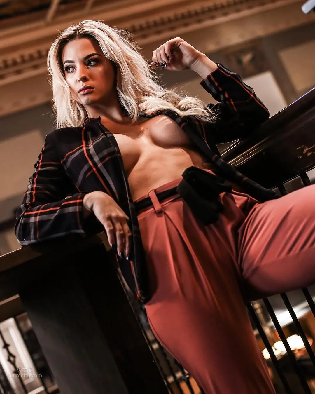 Ashley Resch: Model photo 65