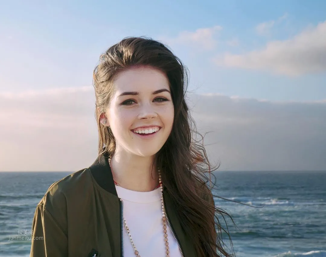 Elise Trouw - All-Around Beautiful Singer Also Has Good Looks photo 3