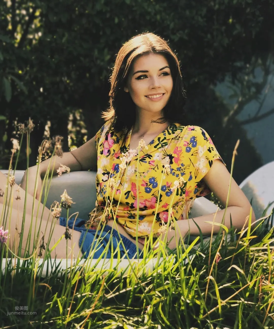 Elise Trouw - All-Around Beautiful Singer Also Has Good Looks photo 11