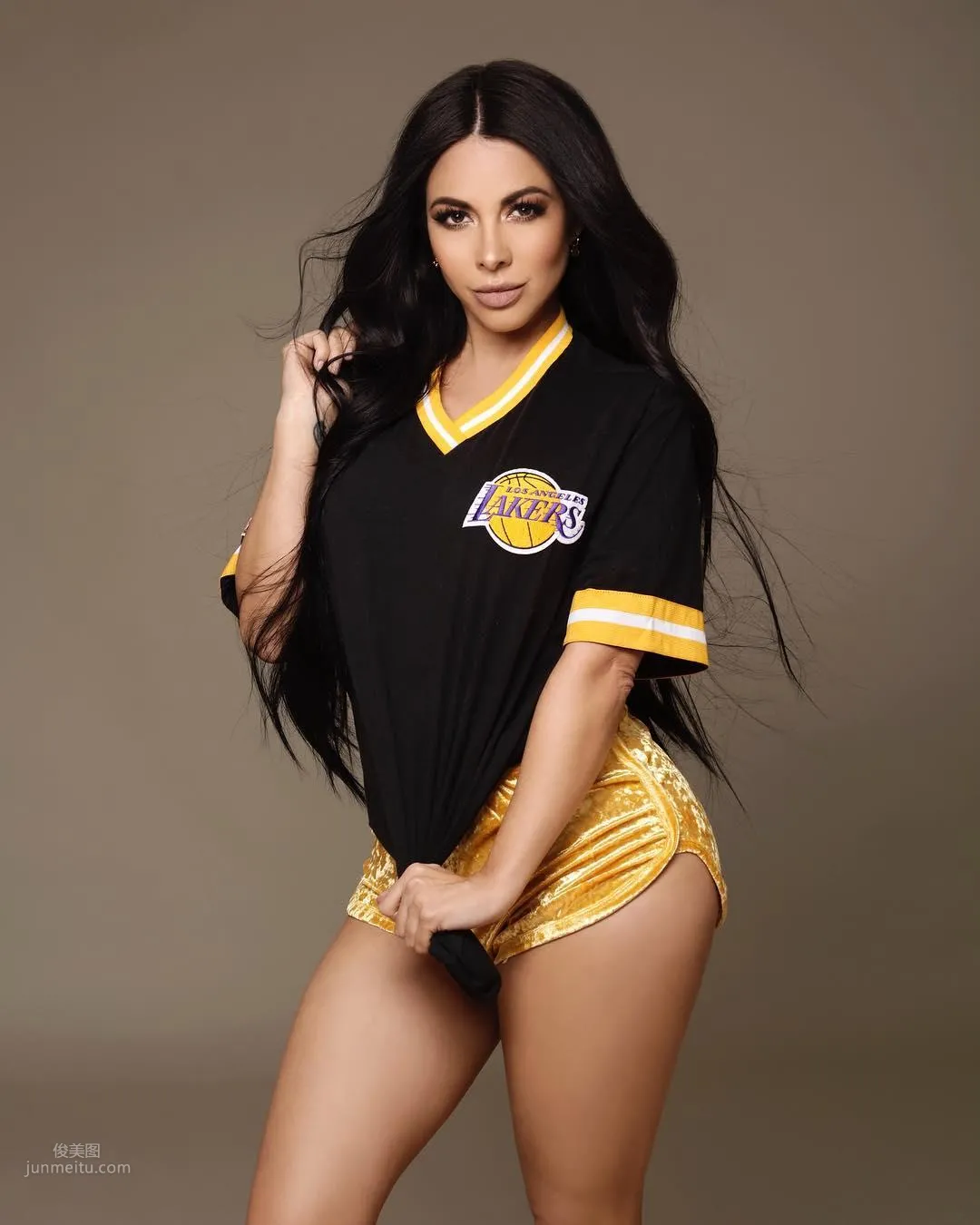 Jimena Sanchez- 強棒出擊！體育主播「豪胸豐臀」太搶鏡 43