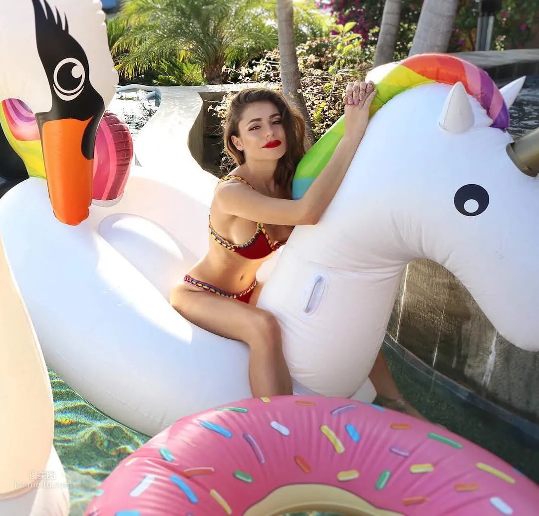 Tia McDonald - 60 Degree Forward Lean 3D Visual So Wild photo 5