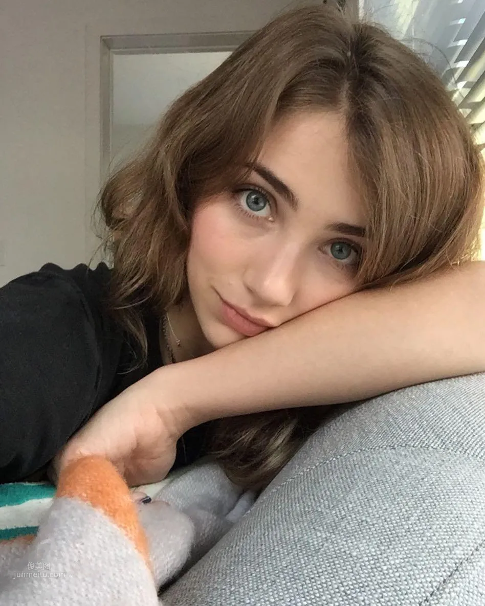 Emily Rudd: Photo Set 2024 photo 9