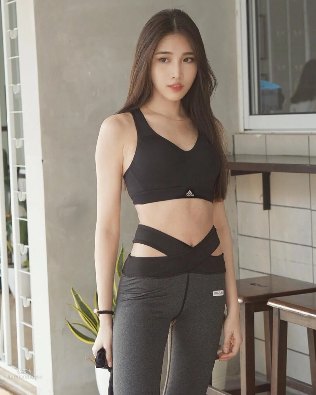 大馬正妹Fedora Ng，修長美腿低胸超迷人 7