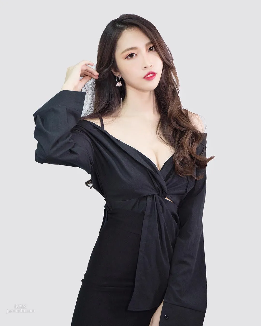大馬正妹Fedora Ng，修長美腿低胸超迷人 22