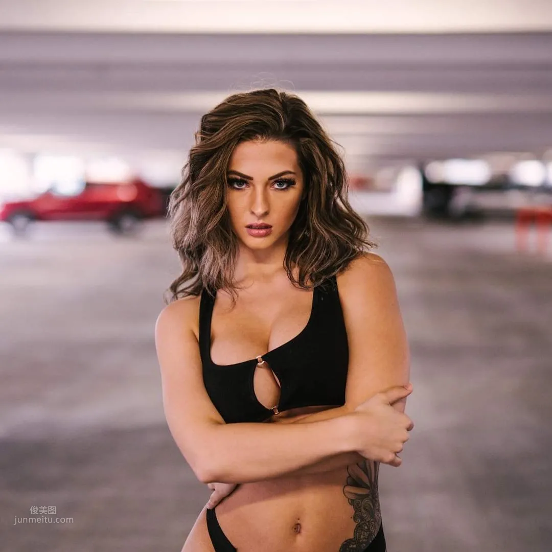 Ashley Resch: Model photo 27