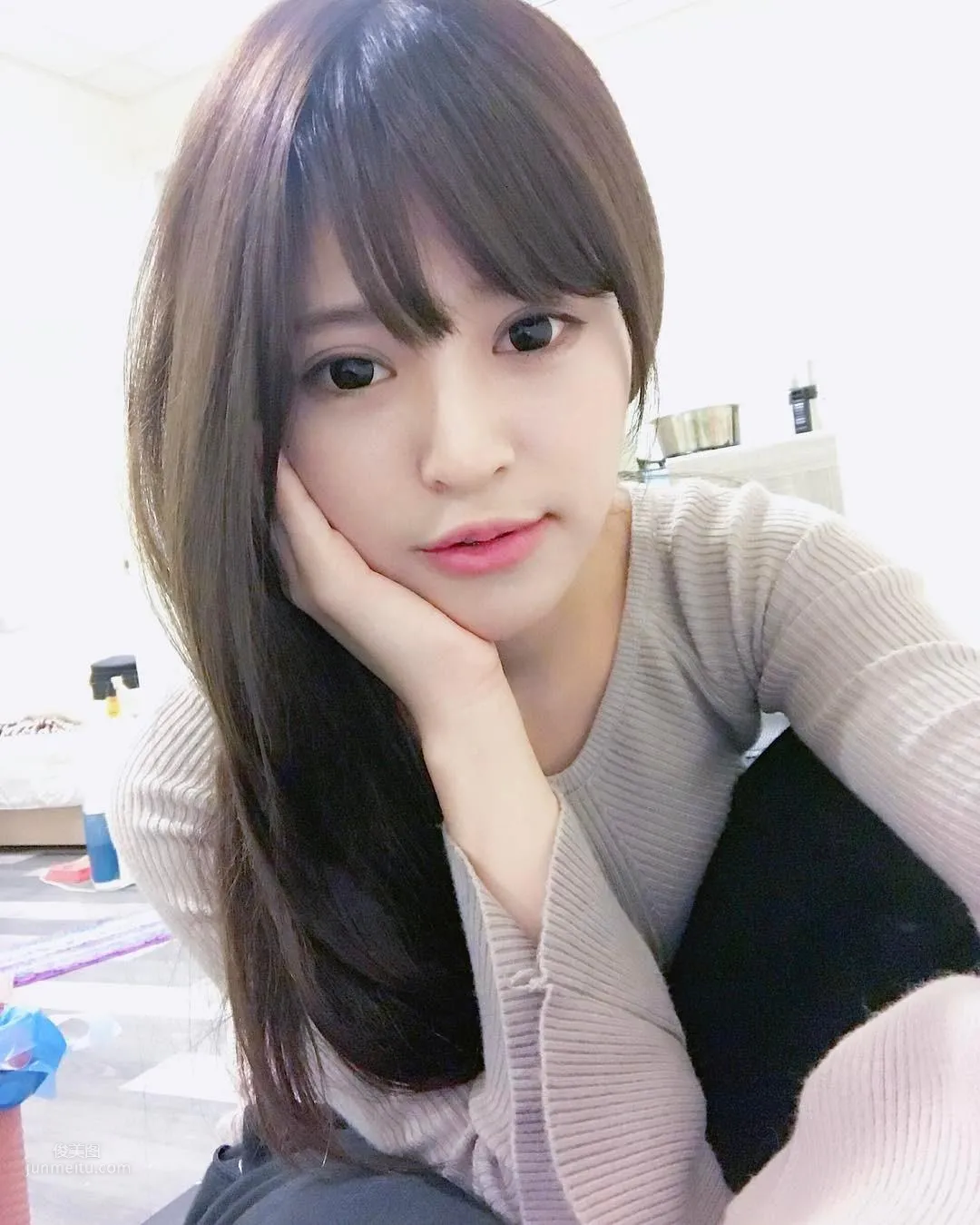 Xie Youxin - Super Sweet and Cute Girl Stunning Debut photo 17