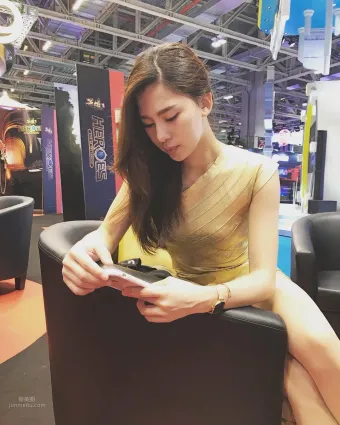 氣質女神「Lynn 林昱」一雙逆天長腿好吸睛