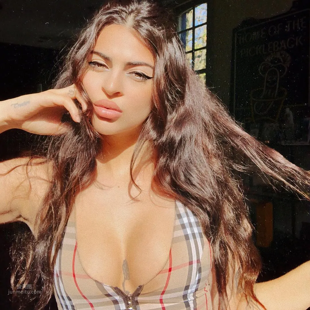 Newsha Syeh, Turkish Hottie Sexy Beautiful Photos photo 14