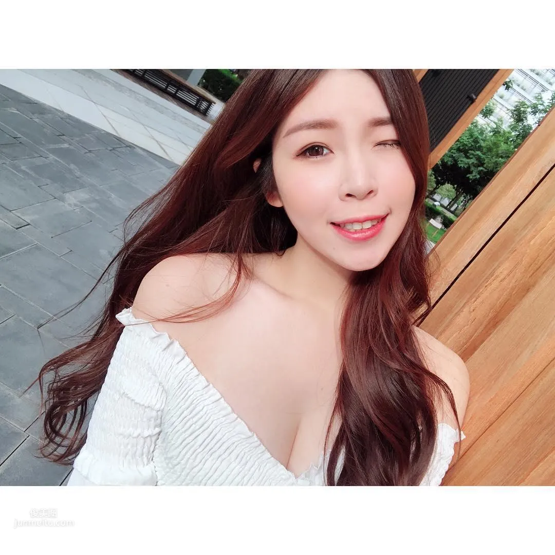 Cai Youyou, Long-Legged Beauty Live Streamer photo 17