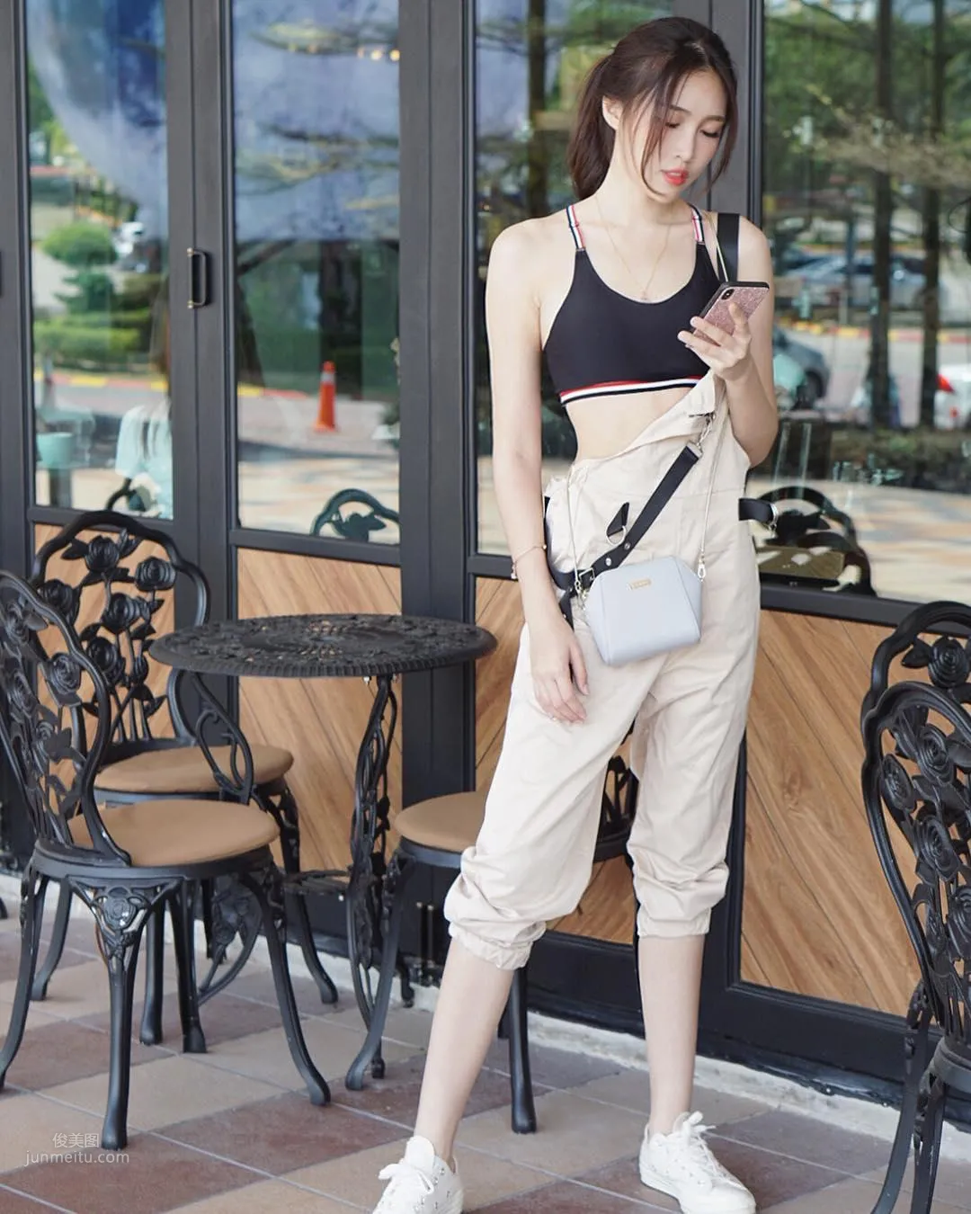 大馬正妹Fedora Ng，修長美腿低胸超迷人 17