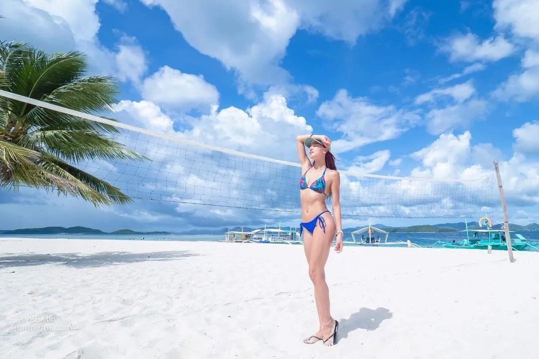 Elegant Goddess "Lynn Lin Yu" a Pair of Incredible Long Legs So Eye-Catching photo 14