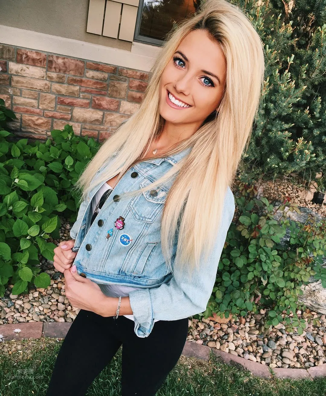 Lindsay Brewer- 最美女子赛车手_1