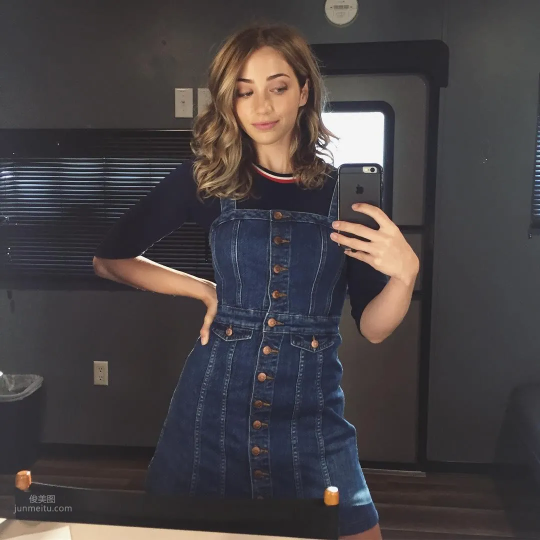 Emily Rudd: Photo Set 2024 photo 4