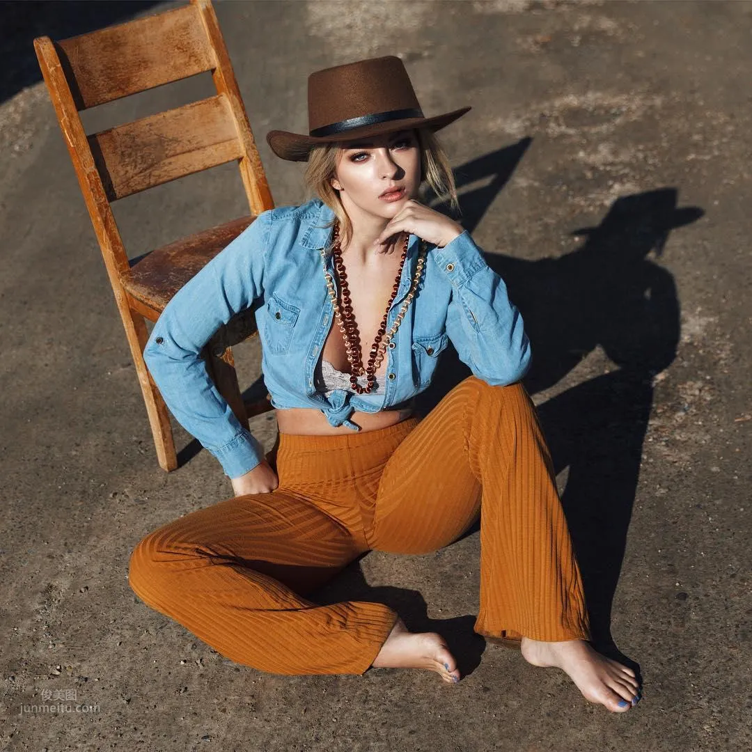 Ashley Resch: Model photo 56