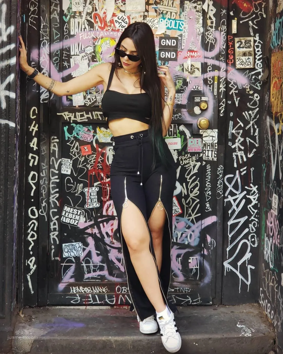 Nyvi Estephan - Brazilian Hot Esports Host photo 26