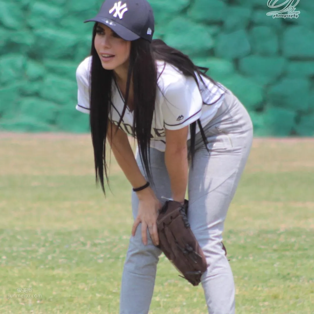 Jimena Sanchez- 强棒出击！体育主播「豪胸丰臀」太抢镜_26
