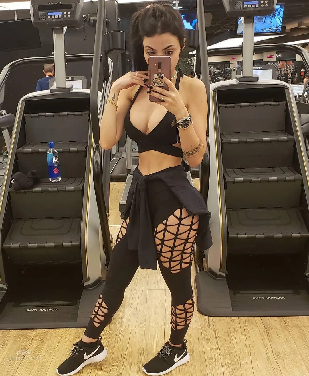 Nyvi Estephan - Brazilian Hot Esports Host photo 32