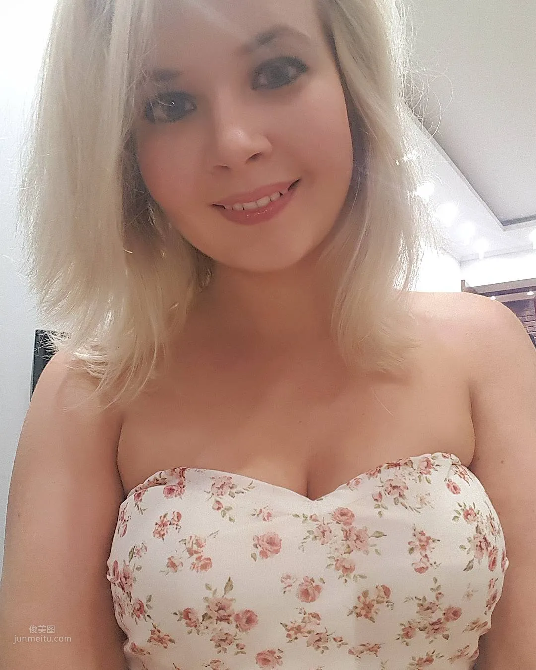 Valeriya Asmr, Girl Who Likes to Play with Milk photo 3