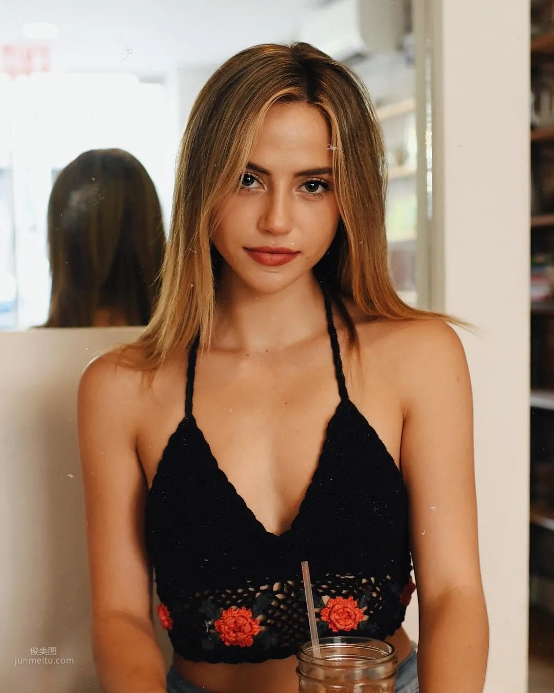 Charlotte McKee, Girlfriend-Type Beauty Tugs at Your Heartstrings photo 24