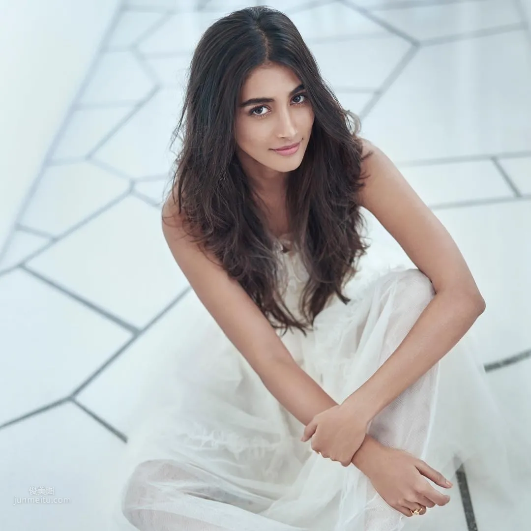 Pooja Hegde - Indian Beauty with Good Looks and Charm photo 11
