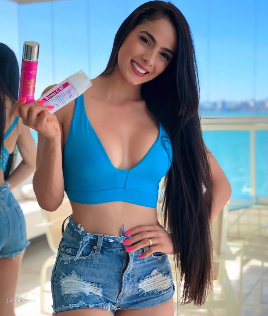 Brazilian Lead Singer Juliana Bonde, Great Songs and Great Looks! photo 16