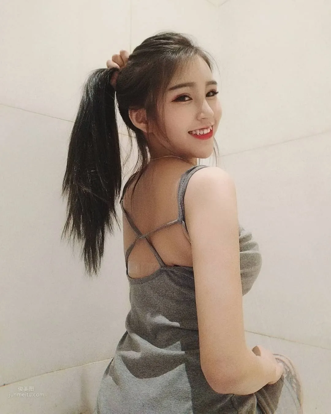 Tzeqian Chua- 大馬可愛「吸血鬼」虎牙妹 10