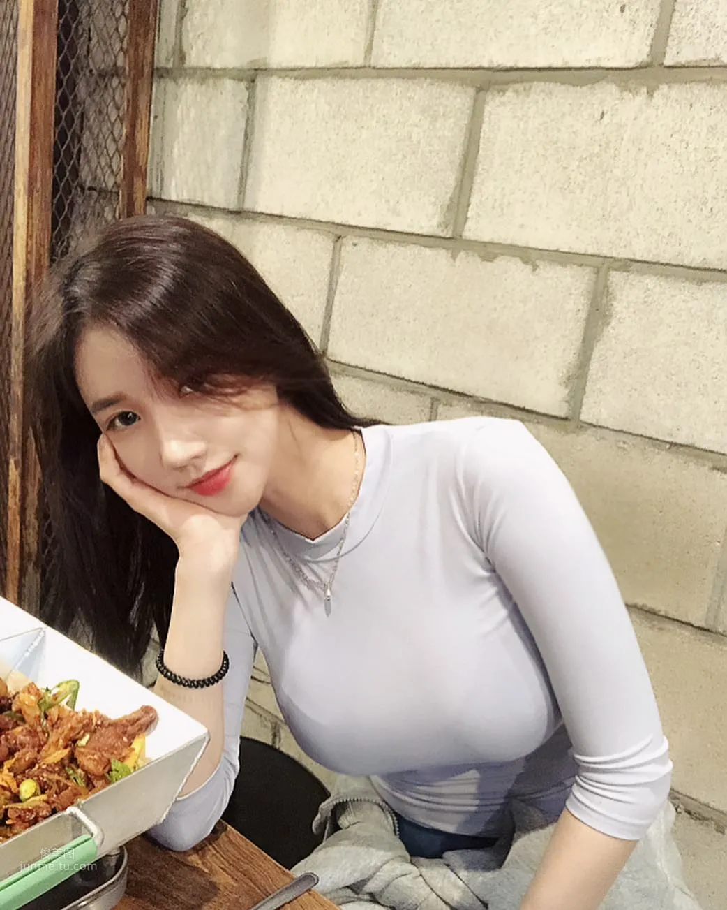 漂亮的韓國姐姐2km2km，她請吃飯你會拒絕麼? 49