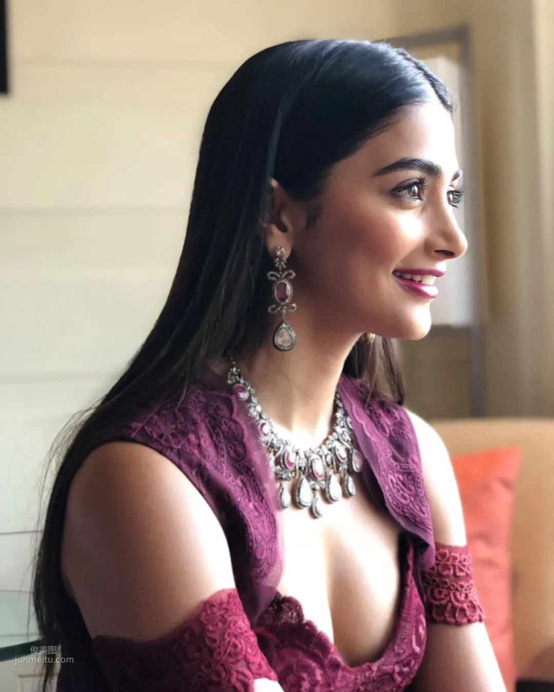Pooja Hegde - Indian Beauty with Good Looks and Charm photo 2
