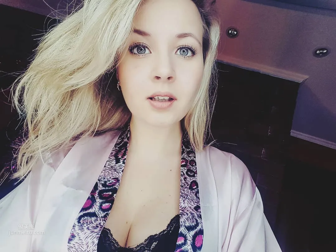 Valeriya Asmr, Girl Who Likes to Play with Milk photo 7