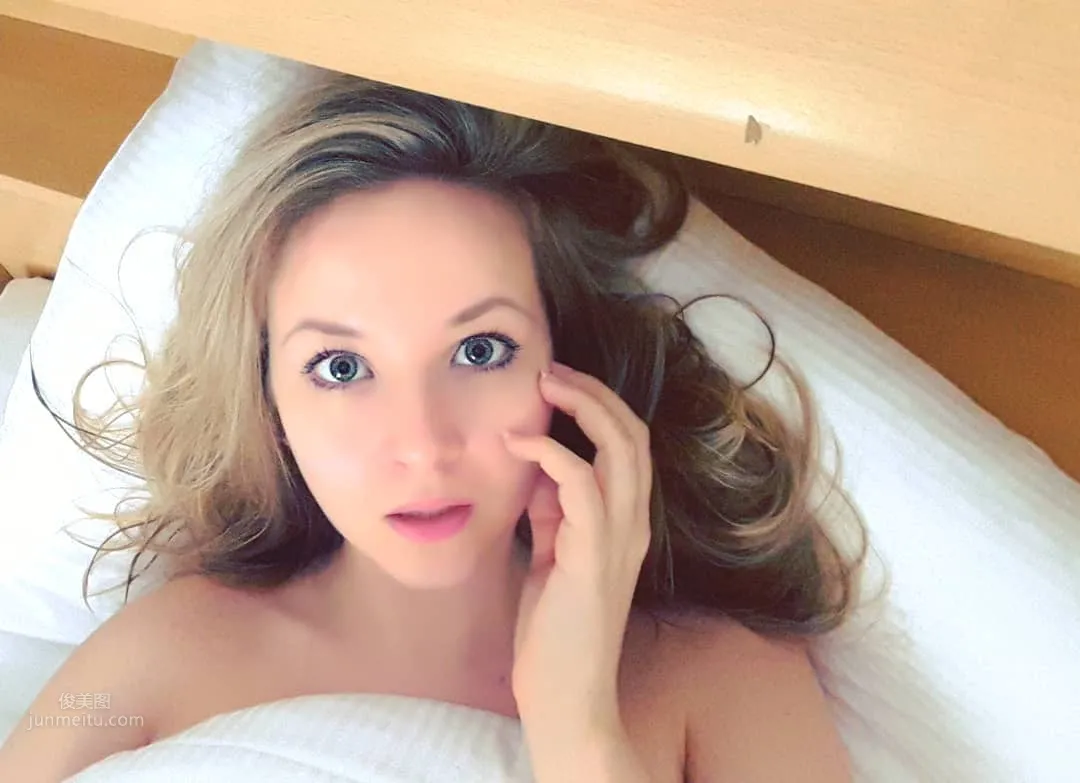 Valeriya Asmr, Girl Who Likes to Play with Milk photo 6