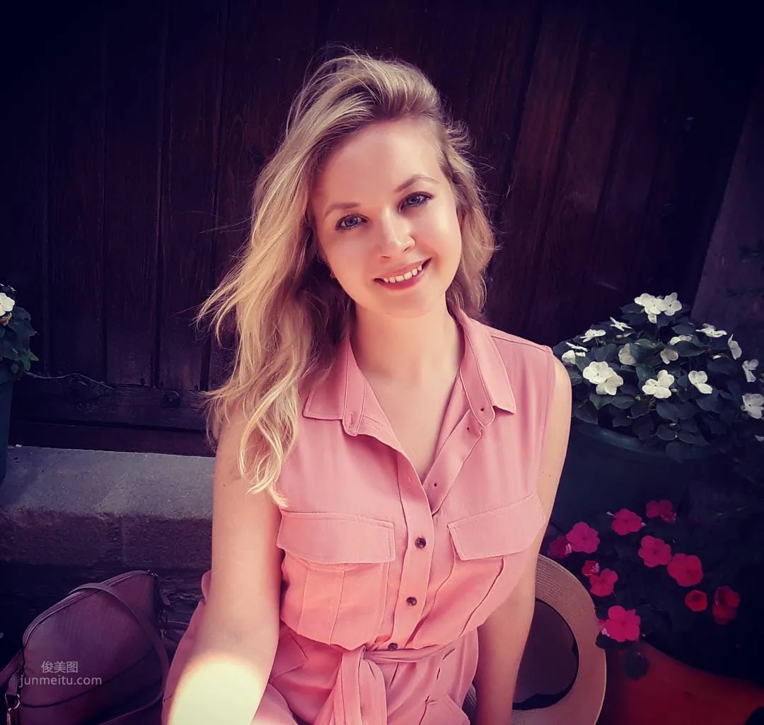 Valeriya Asmr, Girl Who Likes to Play with Milk photo 1