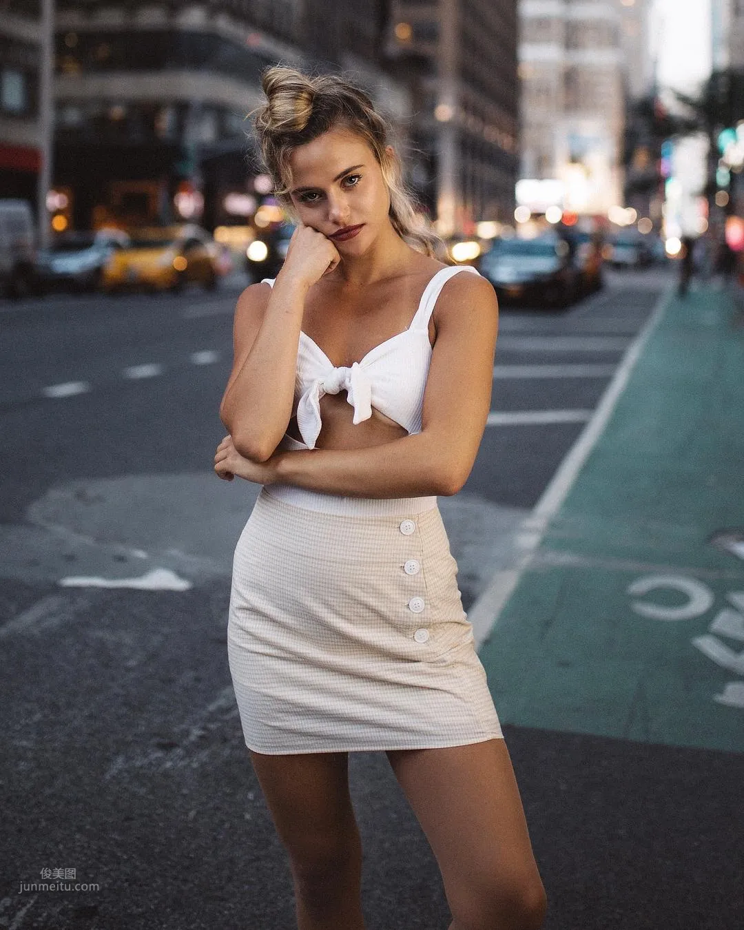 Charlotte McKee, Girlfriend-Type Beauty Tugs at Your Heartstrings photo 18