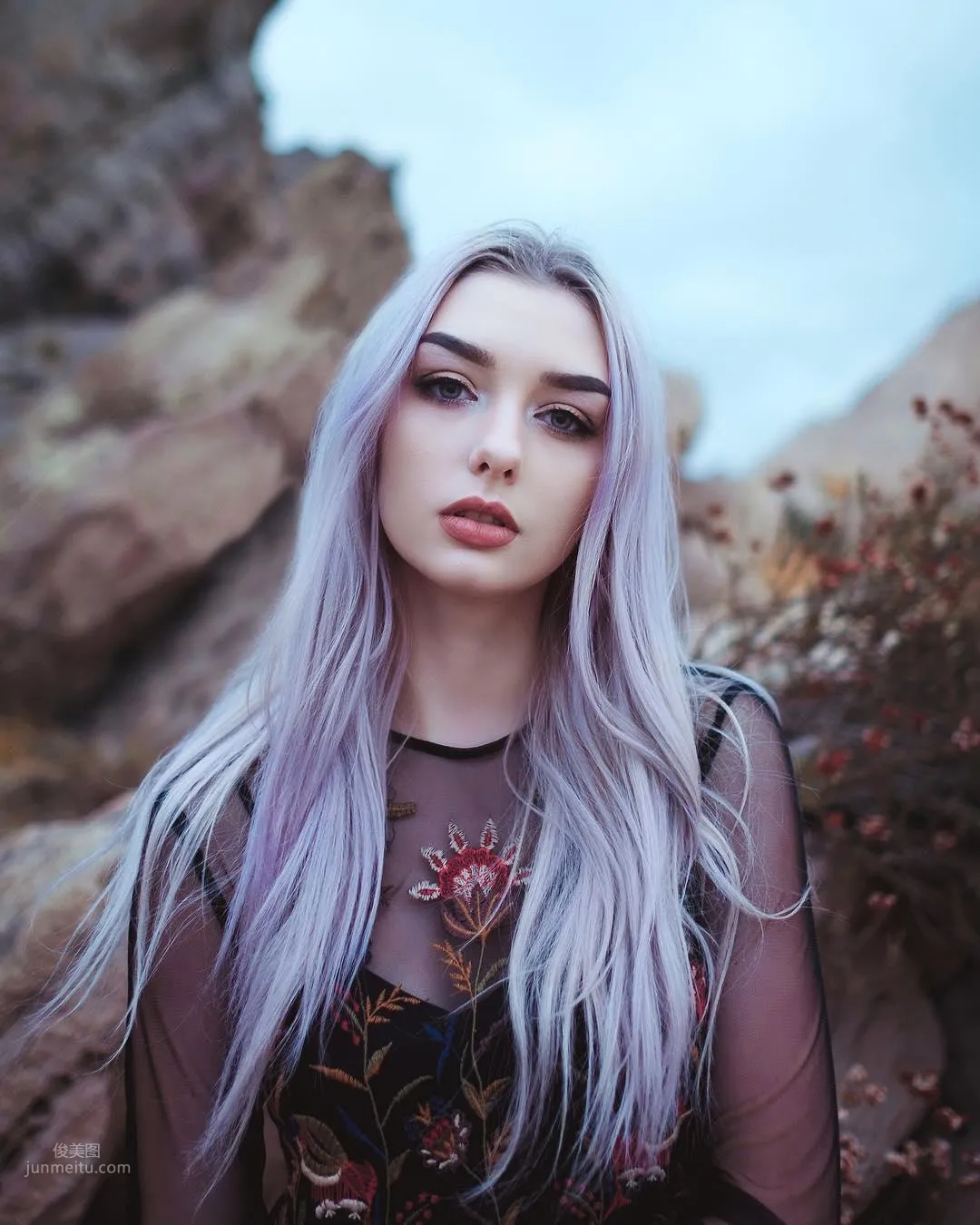 Fairy-Type Beauty with Silver-White Long Hair, Extra Fairy Aura, Peerless Beauty Face Instantly Wins Fans photo 11