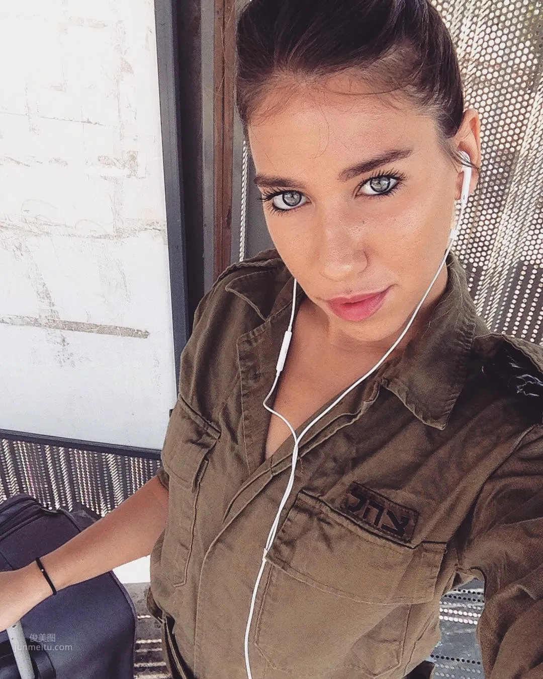 Maayan Peri - Sports Beauty Trained Round and Perky Curves photo 3