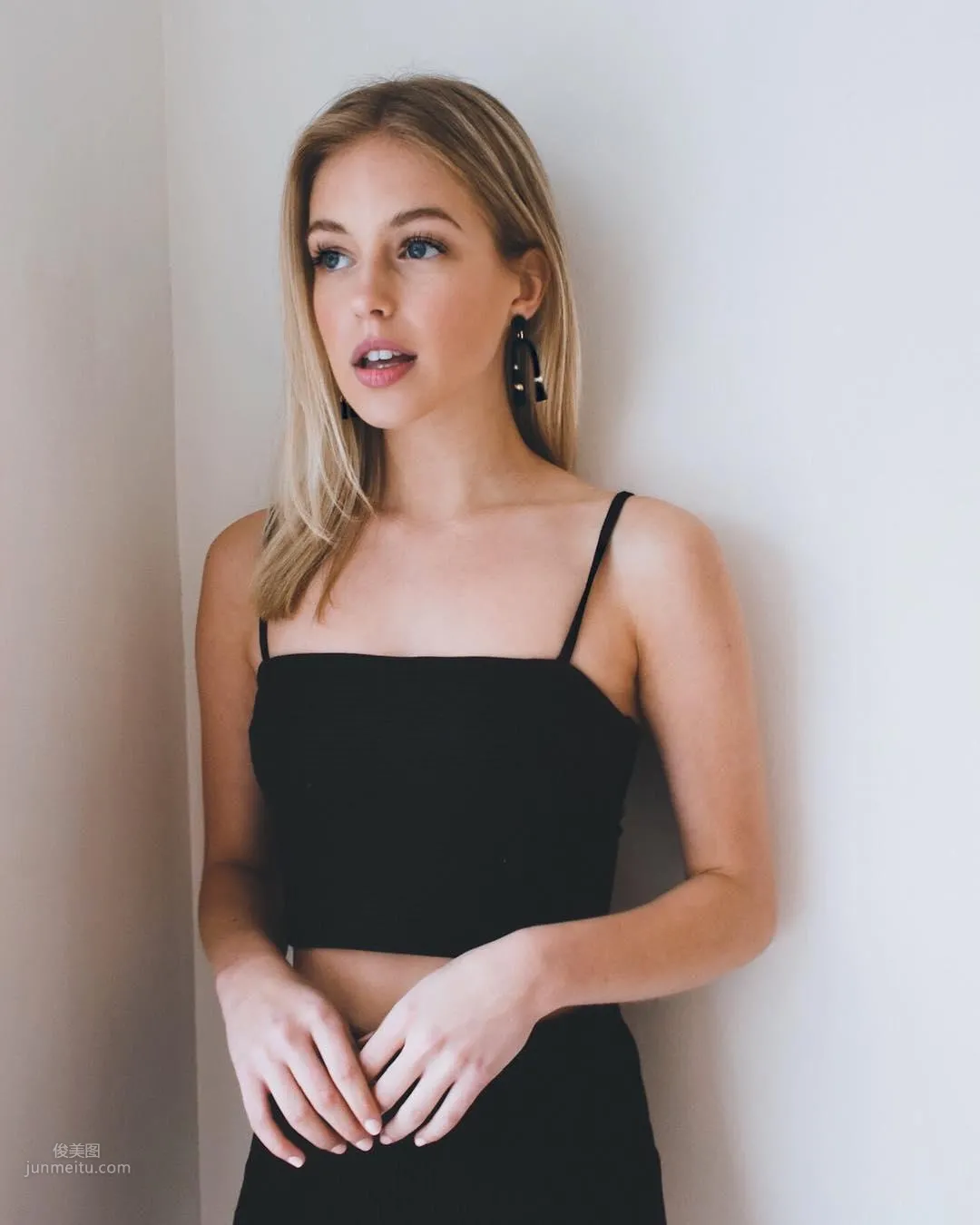 Gabby Thomas- 青春的气息抵挡不住_34