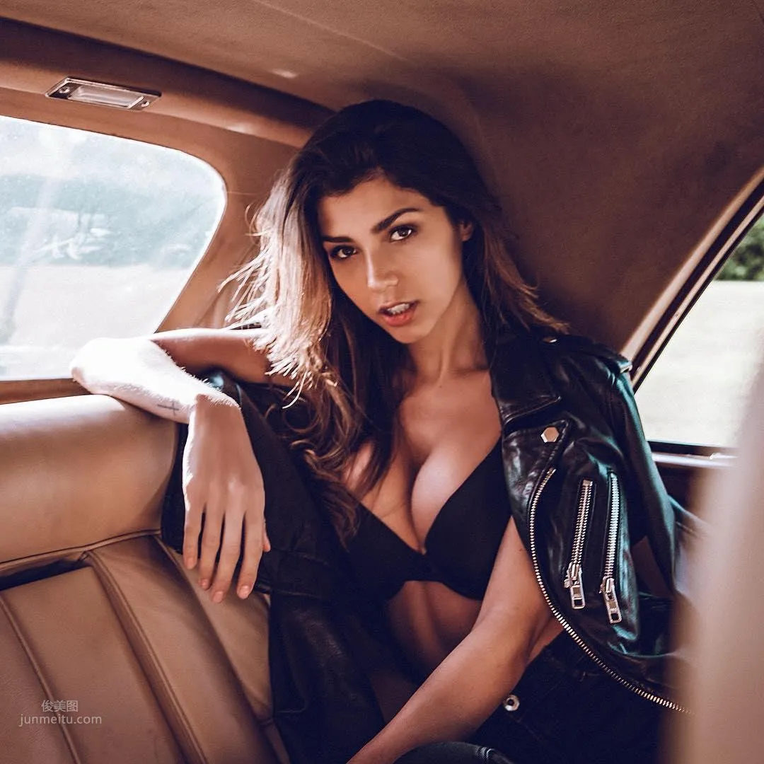 Catalina Freer - Radiating Sunshine and Sexy Charm from Head to Toe photo 15